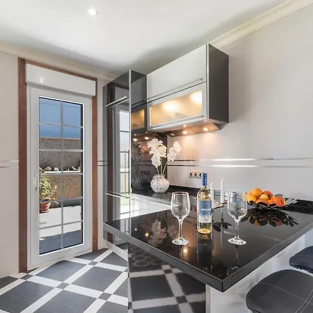 Leonardo * פוארטו דה סנטיאגו