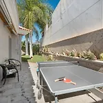 Leonardo Villa Puerto de Santiago
